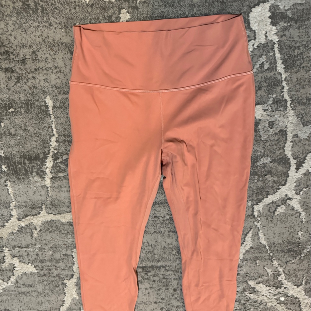 Lululemon capri pant never worn